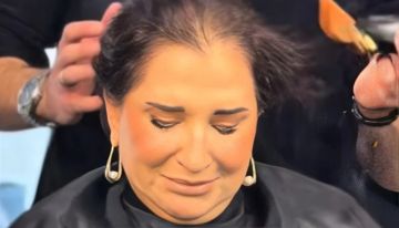 فيديو يتصدر الترند.. مصفف شعر لبناني يفاجئ مريضة سرطان بتصرف غير متوقع