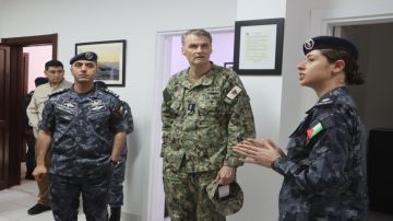 كيرت رينشو يزور قيادة القوة البحرية الملكية