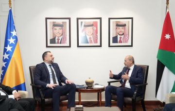 الصفدي وكوناكوفيتش يؤكدان تعزيز العلاقات الثنائية ودعم وقف النار في غزة الصفدي وكوناكوفيتش يؤكدان تعزيز العلاقات الثنائية ودعم وقف النار في غزة