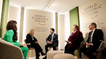 ولي العهد يلتقي في دافوس رئيسة البنك الأوروبي للاستثمار ورؤساء تنفيذيين ومؤسسي شركات عالمية