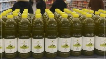 21 دينارا لعبوة 5 لتر.. زيت الزيتون التونسي يصل المؤسسة الاستهلاكية المدنية