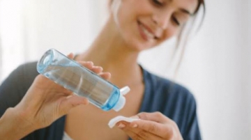 الفرق بين التونر وماء ميسيلار وفوائدهما الجمالية المذهلة للبشرة