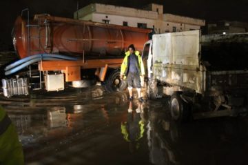 سحب تجمعات مياه حول منزل في المفرق