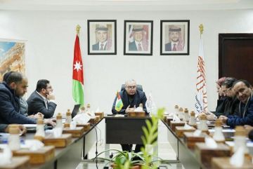 البريزات يؤكد المضي بتنفيذ مشروع الحزام الأخضر في البترا البريزات يؤكد المضي بتنفيذ مشروع الحزام الأخضر في البترا