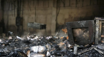 شاهدوا تفحم مبنى التلفزيون الإيراني بعد ان احرقه محتجون شاهدوا تفحم مبنى التلفزيون الإيراني بعد ان احرقه محتجون