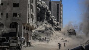 غزة .. قصف جوي ومدفعي .. وأمواج البحر تبتلع خيام النازحين