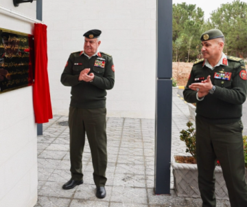 رئيس هيئة الأركان يرعى تخريج دورة المراسل الحربي ويفتتح مبنى المجمع الإداري