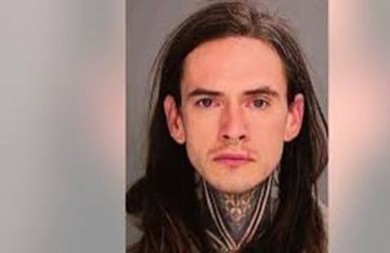 رعب المقابر في بنسلفانيا.. رجل يواجه مئات التهم بعد العثور على رفات بشرية بحوزته (صور)