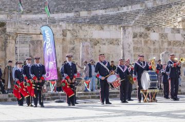 زين تحتفي بالعيد الرابع والستين لميلاد جلالة الملك -صور