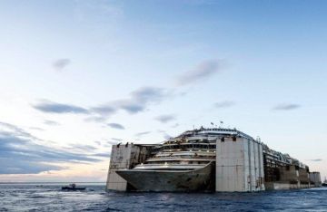 بين لعنة الشمبانيا وتايتانيك.. حينما سقط قبطان سفينة منكوبة بالصدفة في زورق نجاة!