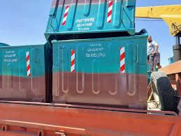 توزيع 435 حاوية معدنية على بلديات في الشمال للحد من الإلقاء العشوائي للنفايات توزيع 435 حاوية معدنية على بلديات في الشمال للحد من الإلقاء العشوائي للنفايات