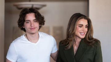 مع اقتراب عيد ميلاده الـ21.. الملكة رانيا في صورة مع ابنها الأمير هاشم بن عبدالله في واشنطن مع اقتراب عيد ميلاده الـ21.. الملكة رانيا في صورة مع ابنها الأمير هاشم بن عبدالله في واشنطن