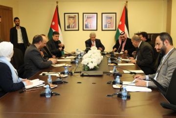 القطامين يبحث مع نقابة أصحاب الشاحنات تعزيز تنافسية الاسطول القطامين يبحث مع نقابة أصحاب الشاحنات تعزيز تنافسية الاسطول