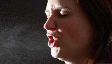 فيروسات تطير لساعات.. لماذا يصبح الشتاء موسم العدوى؟