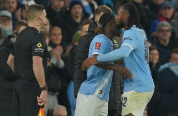 الوافد الجديد سيمينيو يقود مانشستر سيتي لتحقيق فوز كبير بعشرة أهداف