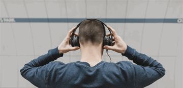 دراسات تحذر: الإفراط في استخدام سماعات الرأس قد يؤدي إلى فقدان السمع دراسات تحذر: الإفراط في استخدام سماعات الرأس قد يؤدي إلى فقدان السمع