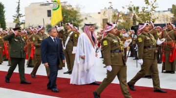 حسان يستقبل رئيس الوزراء القطري الشيخ محمد آل ثاني حسان يستقبل رئيس الوزراء القطري الشيخ محمد آل ثاني