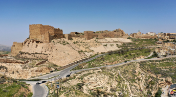 محافظ الكرك: الاعتداء على المسار الطبيعي للأودية فاقم من خطر السيول في بلدة العراق