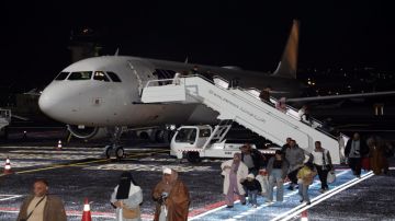  مطار مدينة عمان يستقبل أول طائرة بعد تشغيله