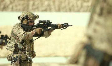 ولي العهد يشرف على تدريب رماية مكثفة للكتيبة الخاصة 101 (فيديو) ولي العهد يشرف على تدريب رماية مكثفة للكتيبة الخاصة 101 (فيديو)