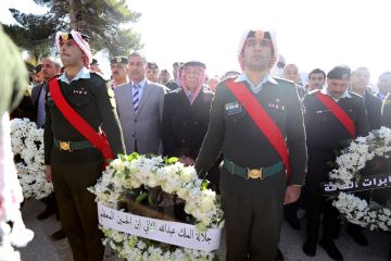 الأردنيون يشيعون رئيس الوزراء الأسبق علي أبو الراغب