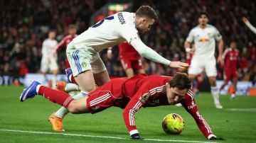 ليفربول يعود إلى التعثر مجدداً في الدوري الإنجليزي