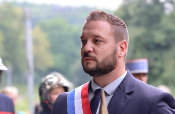 مشاكل شخصية ومشادة عنيفة مع زوجته.. العثور على نائب فرنسي مصابا بالرأس شرق فرنسا مشاكل شخصية ومشادة عنيفة مع زوجته.. العثور على نائب فرنسي مصابا بالرأس شرق فرنسا