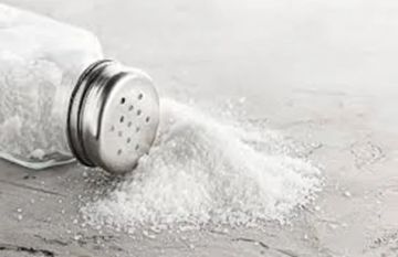 الملح ليس عدو الصحة للجميع.. الفئات الأكثر عرضة للخطر