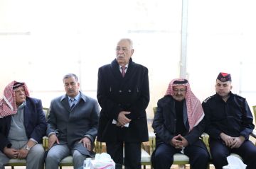 مندوبا عن الملك وولي العهد العيسوي يعزي عشائر الغنانيم والشوابكة والزناتية والنجداوي مندوبا عن الملك وولي العهد العيسوي يعزي عشائر الغنانيم والشوابكة والزناتية والنجداوي