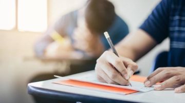 طلبة التوجيهي يختتمون امتحاناتهم السبت وإعلان النتائج في شباط