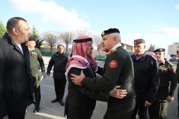 مندوبا عن الملك.. الأمير فيصل يقدم واجب العزاء لرئيس الديوان الملكي بوفاة شقيقته مندوبا عن الملك.. الأمير فيصل يقدم واجب العزاء لرئيس الديوان الملكي بوفاة شقيقته