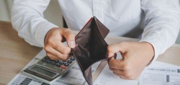 أزمة تضرب سلسلة مولات