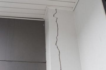 اخلاء 52 فردا من سكان عمارة ايلة للسقوط في تلاع العلي