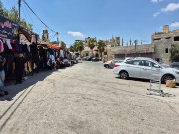 بلدية عجلون الكبرى تزيل 60 بسطة مخالفة من شارع الحسبة بلدية عجلون الكبرى تزيل 60 بسطة مخالفة من شارع الحسبة