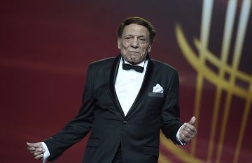 نجل عادل إمام ينشر صورة نادرة لوالده ويعلق: الزعيم أحلى حاجة جت في التاريخ نجل عادل إمام ينشر صورة نادرة لوالده ويعلق: الزعيم أحلى حاجة جت في التاريخ