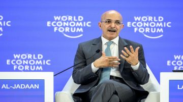 وزير المالية السعودي يقلل من تأثير فنزويلا في سوق النفط