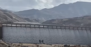 الأمطار الغزيرة تتسبب بفيضان سد الموجب جنوب المملكة