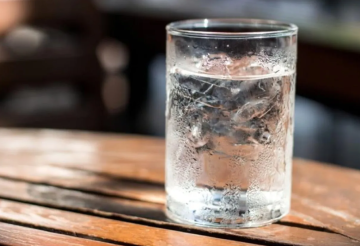 الماء البارد لإنقاص الوزن.. خرافة أم حقيقة صحية؟