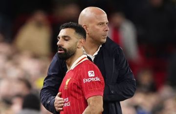 سلوت يكشف دوره في عودة محمد صلاح مع ليفربول