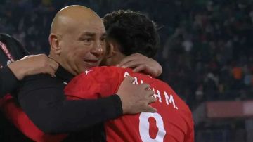 ماذا فعل حسام حسن في غرفة الملابس بعد فوز مصر على كوت ديفوار؟