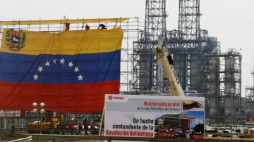 واشنطن تبيع أول شحنة نفط فنزويلي بـ 500 مليون دولار