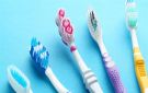 لحماية الفم من البكتيريا.. كم مرة يجب تغيير فرشاة الأسنان؟ - jo