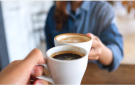 كيف يؤثر الكافيين على التهاب الأمعاء والقولون؟