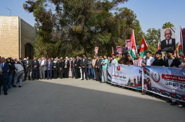 الجامعة الهاشمية تنفذ وقفة تضامنية رفصا للإرهاب ومواساة لأهالي الكرك الجامعة الهاشمية تنفذ وقفة تضامنية رفصا للإرهاب ومواساة لأهالي الكرك