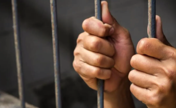 ساطور وتهديد وسرقة.. 5 سنوات أشغال لمعتد على سائق طلبات في عمان ساطور وتهديد وسرقة.. 5 سنوات أشغال لمعتد على سائق طلبات في عمان