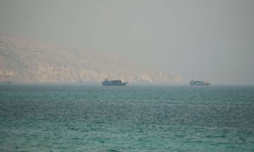 اندلاع حريق بناقلة نفط بعد تعرضها لمقذوف مجهول هرمز اندلاع حريق بناقلة نفط بعد تعرضها لمقذوف مجهول هرمز