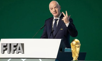 رئيس الفيفا يعتذر عن خطط بيع كأس العالم