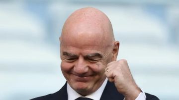إنفانتينو يغازل أفريقيا بمليار دولار إنفانتينو يغازل أفريقيا بمليار دولار