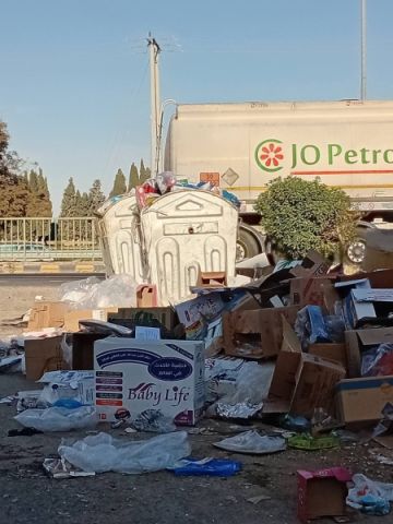 القطرانة تحت ضغط النفايات.. إضراب موظفي البلدية يفاقم المخاوف الصحية والبيئية القطرانة تحت ضغط النفايات.. إضراب موظفي البلدية يفاقم المخاوف الصحية والبيئية