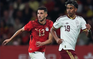 "فيفا" يعاقب إسبانيا بسبب الهتافات المعادية للإسلام خلال مباراة مصر